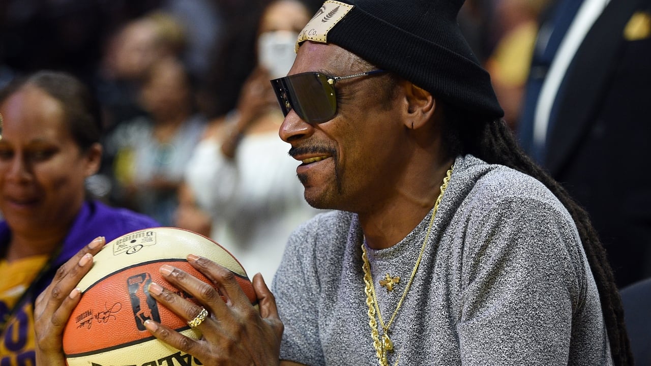 Snoop Dogg se une a la transmisión de la NBA como comentarista estrella