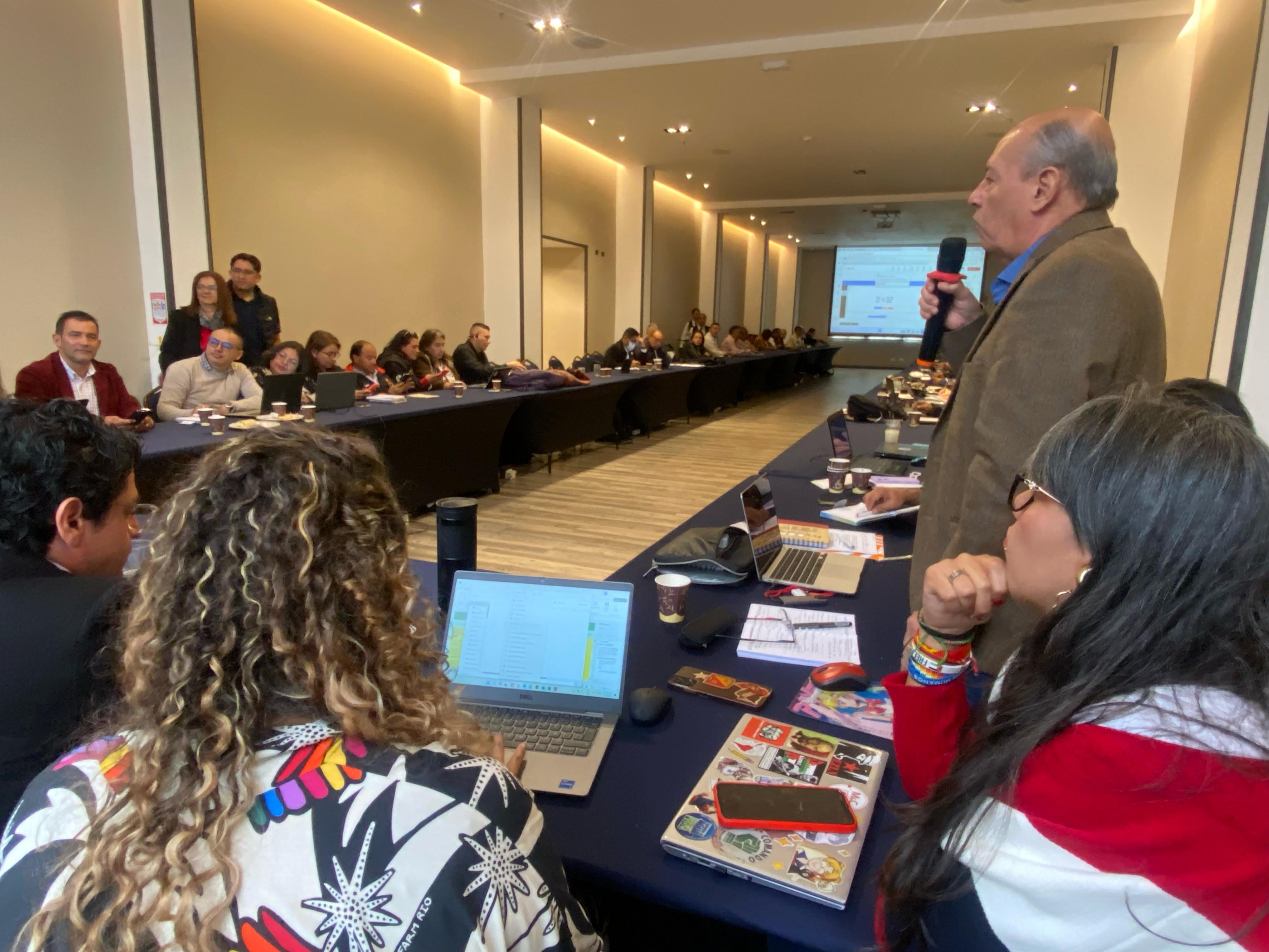 Gobierno convoca audiencia pública para definir aumento del salario mínimo